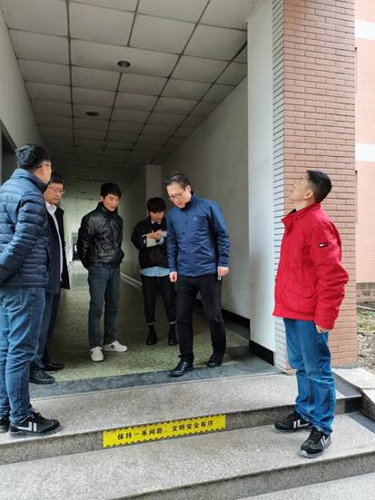 于校带队检查学校审核评估协调会准备工作 (2)