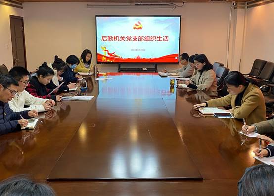 说明: 会议室里的人们 描述已自动生成