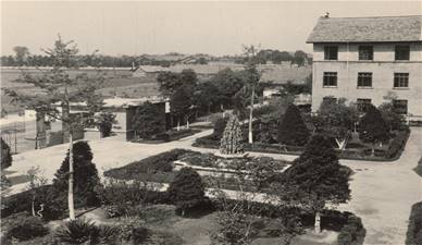 说明: 1979年前成都中医学院大门面貌