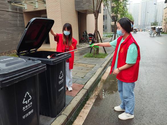 说明: 垃圾分类实践活动照片3