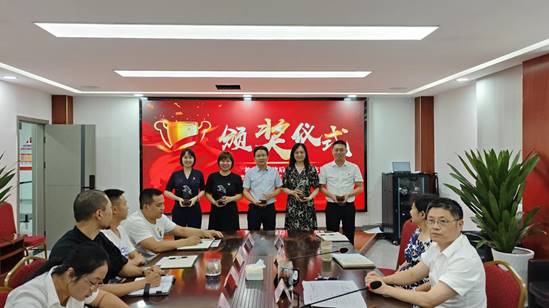 说明: 842cb88f6b1bf19608781b82b7bea4a